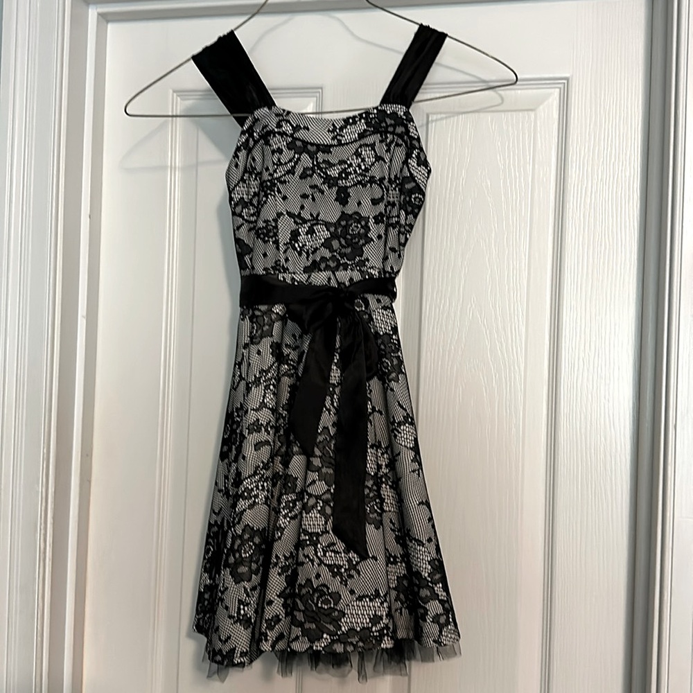 Black and white lacy kids dress